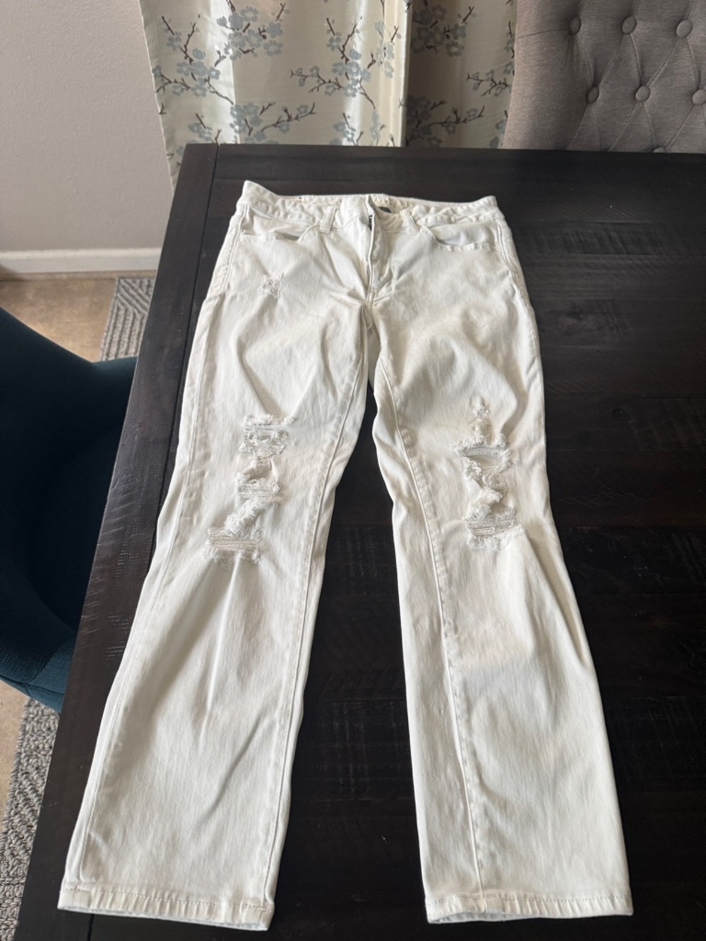 American Eagle Outfitters White Distressed Straight-Leg Jeans